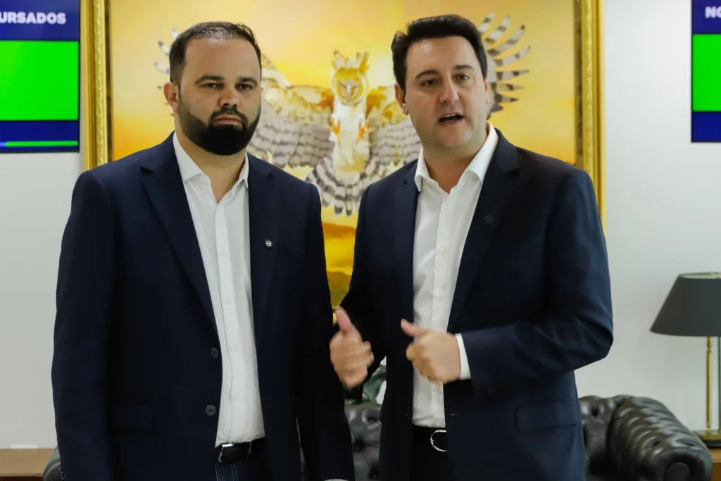 ratinho junior e secretario de educacao