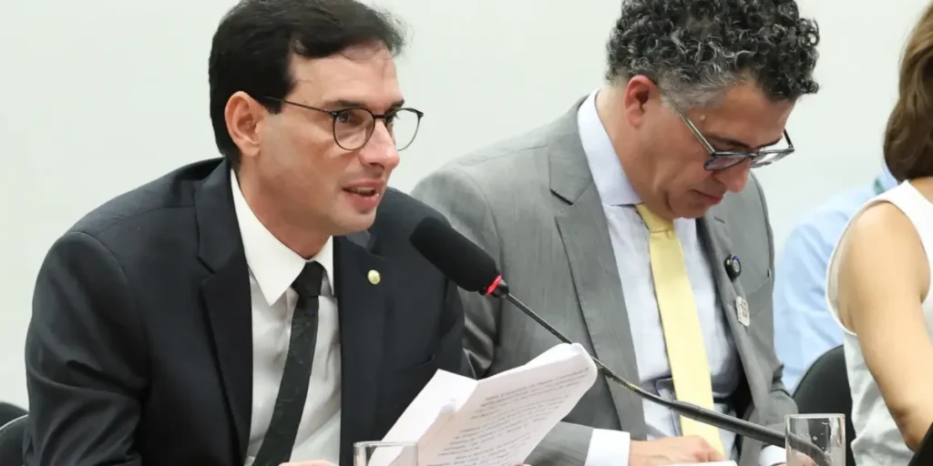 Relator propõe folga aos domingos no fim da escala 6x1 1 Fim da escala 6x1: relator propõe que um dia de folga seja no domingo
