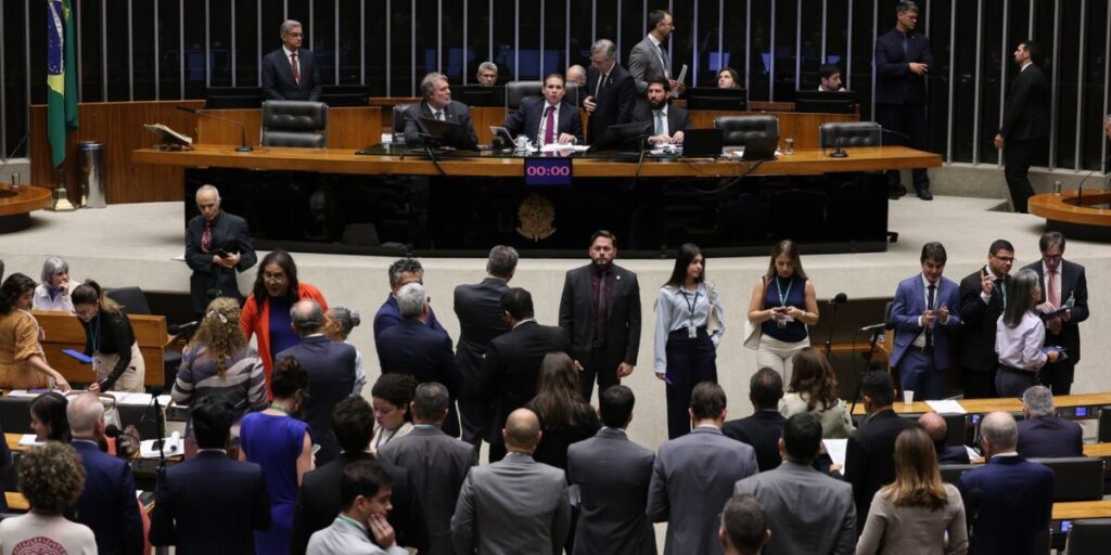 Câmara analisa política para minerais críticos 3 Câmara inicia análise de projeto sobre exploração de minerais críticos