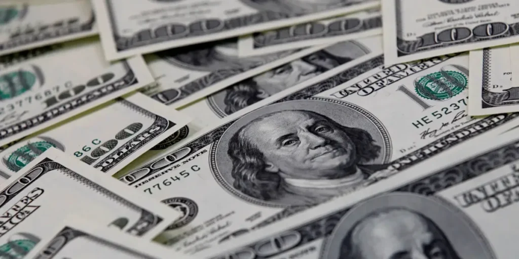 Dólar cai para R$ 4,98, e bolsa sobe em dia de alívio