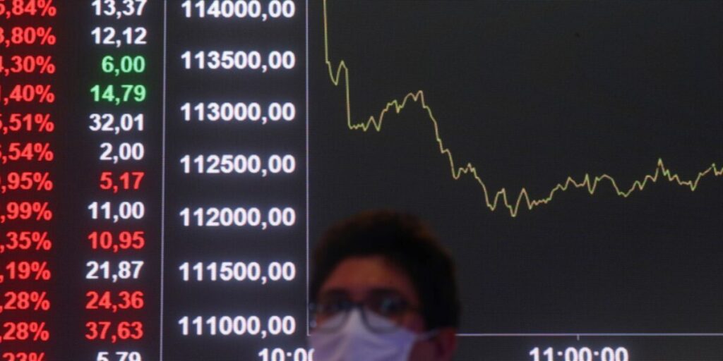 Bolsa tem pior mês desde 2023, e dólar sobe 1,82% em maio