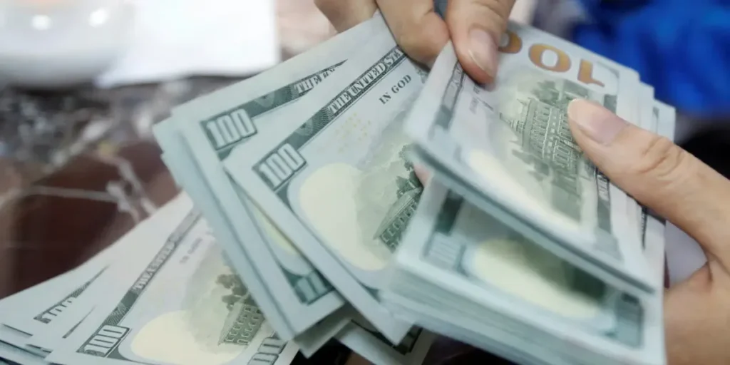 Dólar fecha a R$ 5,06 e Ibovespa cai com IPCA-15 14 Dólar sobe para R$ 5,06; bolsa cai com IPCA-15 e recuo do petróleo