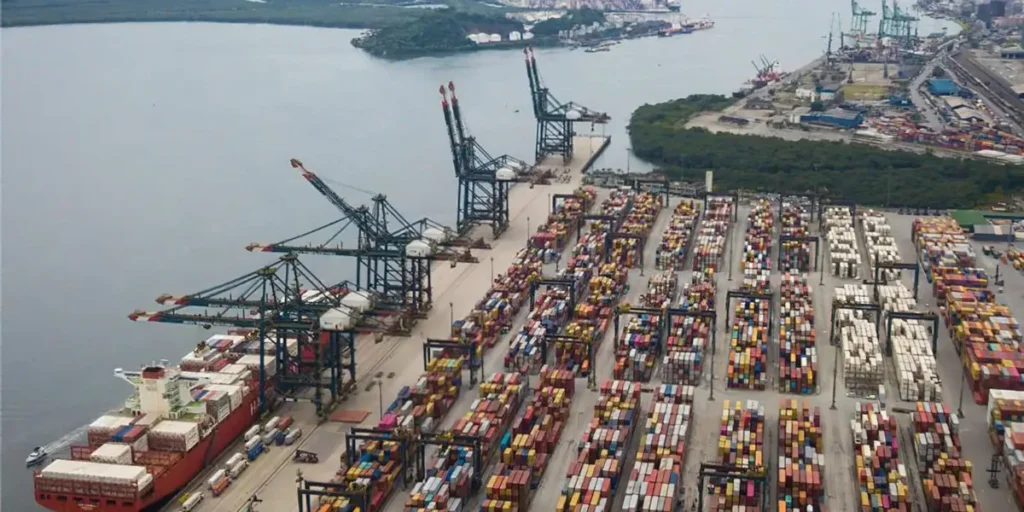 Balança comercial tem recorde de superávit em abril 7 Balança comercial tem superávit recorde para meses de abril