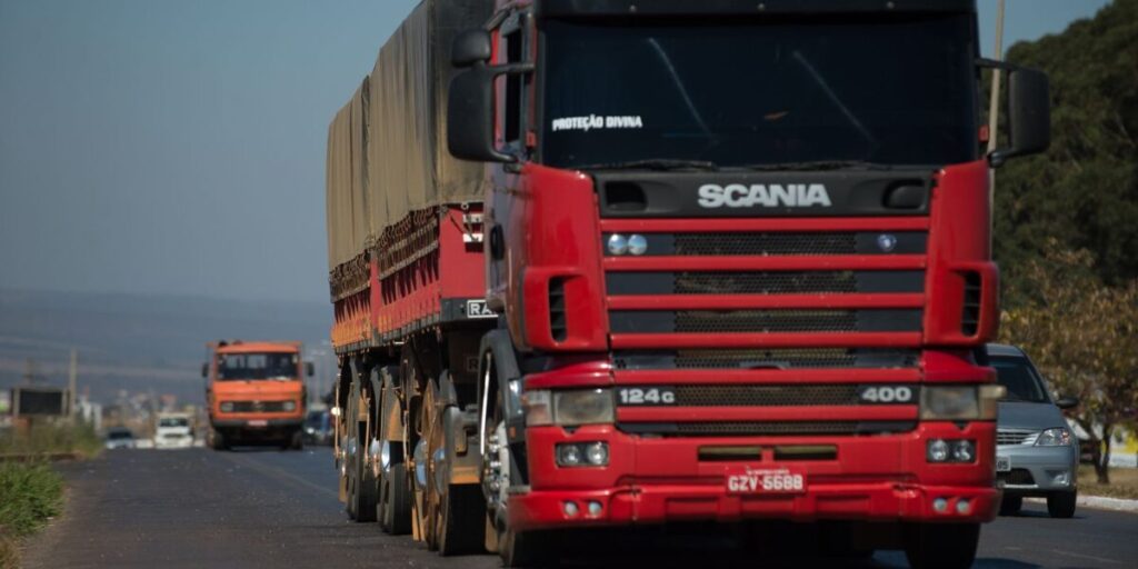 CMN regulamenta programa de renovação de ônibus e de caminhões