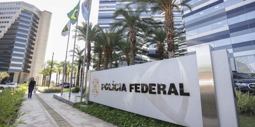 PF prende em Dubai hacker investigado no caso Banco Master 7 Em ação com a Interpol, PF prende em Dubai hacker do caso Banco Master