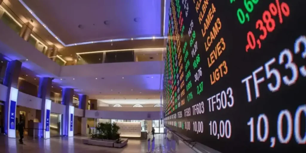 Bolsa atinge menor nível desde janeiro com exterior e tensão política