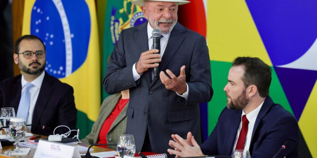 Lula: Desenrola Brasil ajudará população a "tirar corda do pescoço"