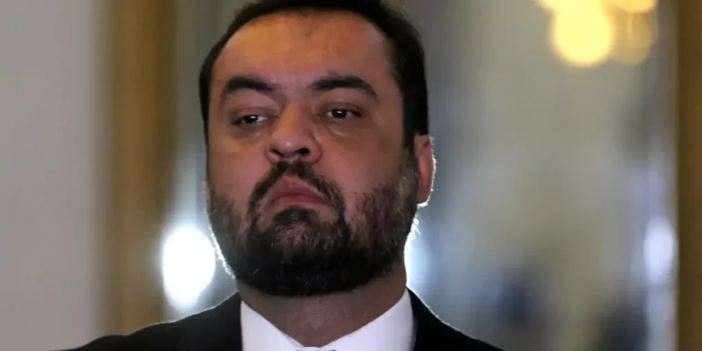 Cláudio Castro retira pré-candidatura ao Senado 5 Castro desiste de candidatura ao Senado após ser alvo de ações da PF