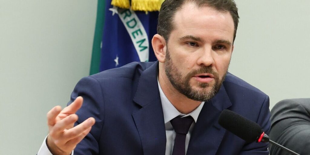 Durigan afirma que Pix não está na mesa de negociação com EUA