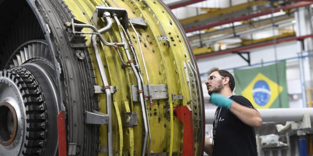 Brasil Soberano reduz exigência e amplia acesso a crédito 11 Plano Brasil Soberano adota novas regras e mais empresas podem aderir