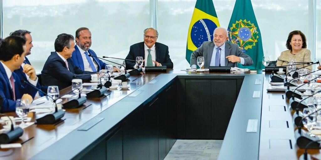 Governo quer elevar etanol na gasolina para até 32% 1 Governo prevê aumento de etanol na gasolina de 30% para até 32%