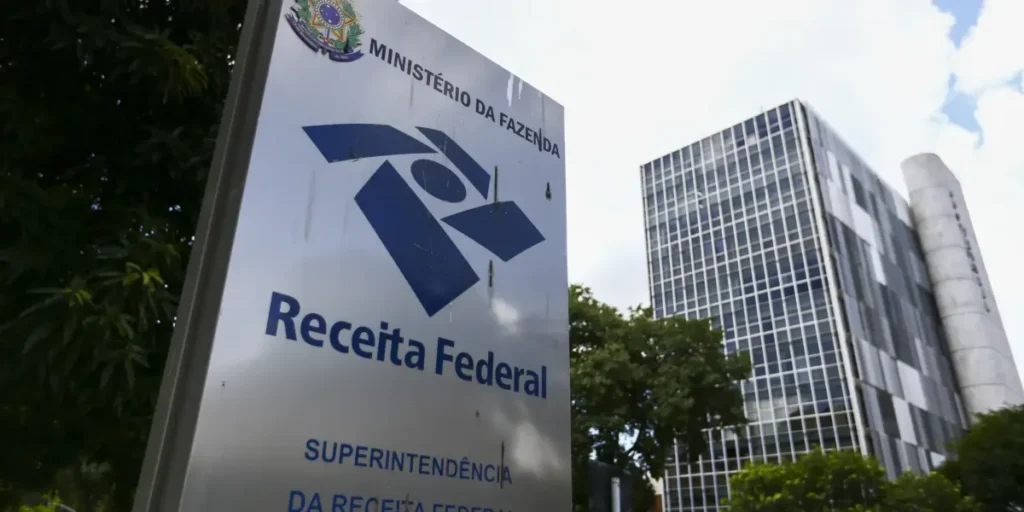 Receita paga nesta terça maior lote de restituição do IR da história