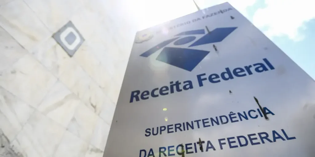 Receita paga lote especial de restituição em 15 de julho 8 Receita paga lote especial de restituição automática em julho