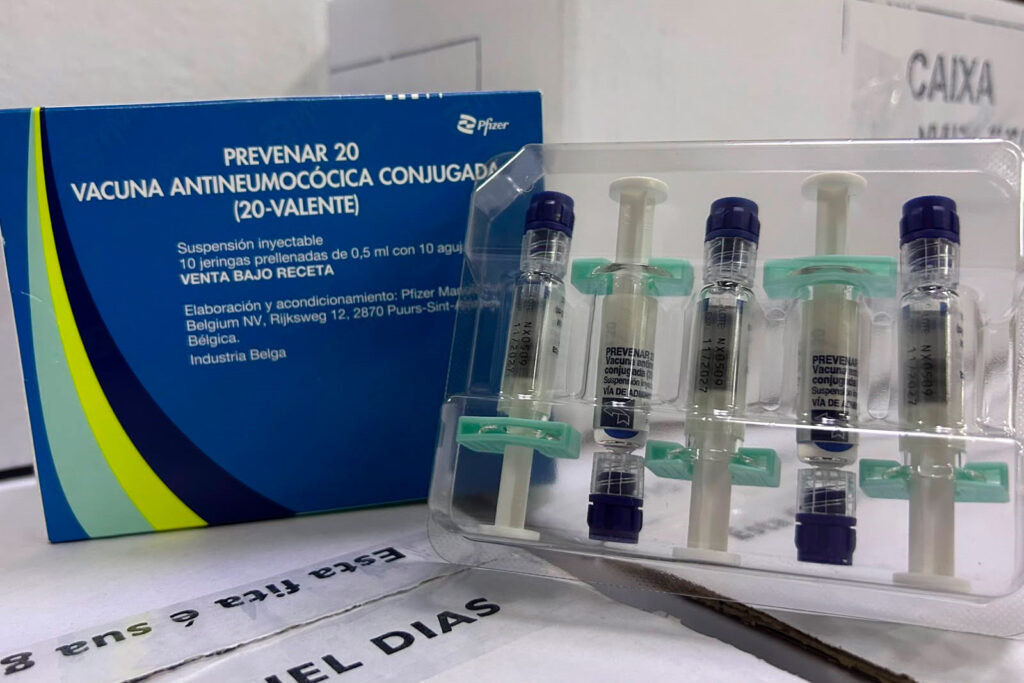 vacina conjugada antineumococica