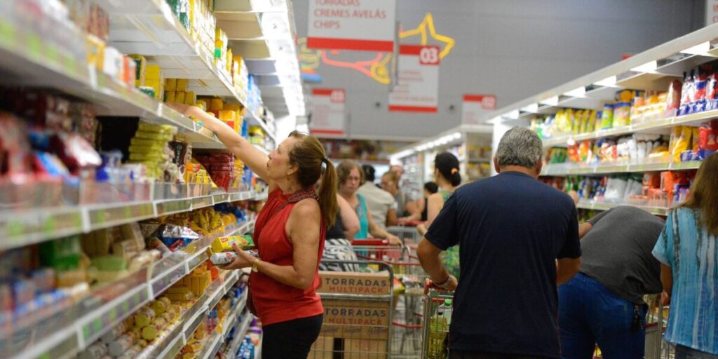 Cesta básica sobe em 17 capitais em junho 1 Cesta básica fica mais cara em 17 capitais brasileiras em junho