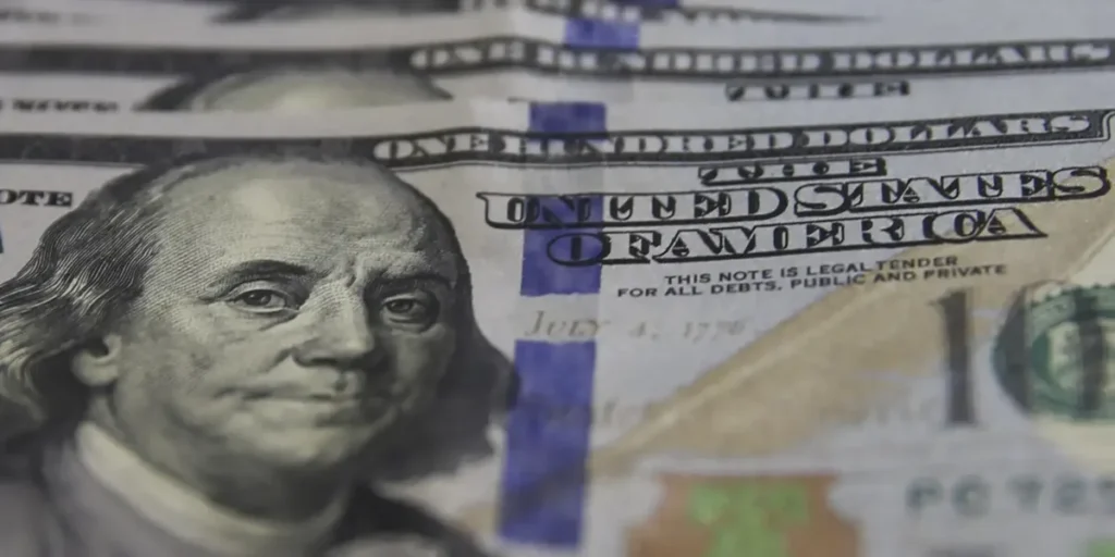 Dólar cai a R$ 5,053 e Bolsa supera 177 mil pontos 5 Dólar cai ao menor valor desde junho com alta do petróleo