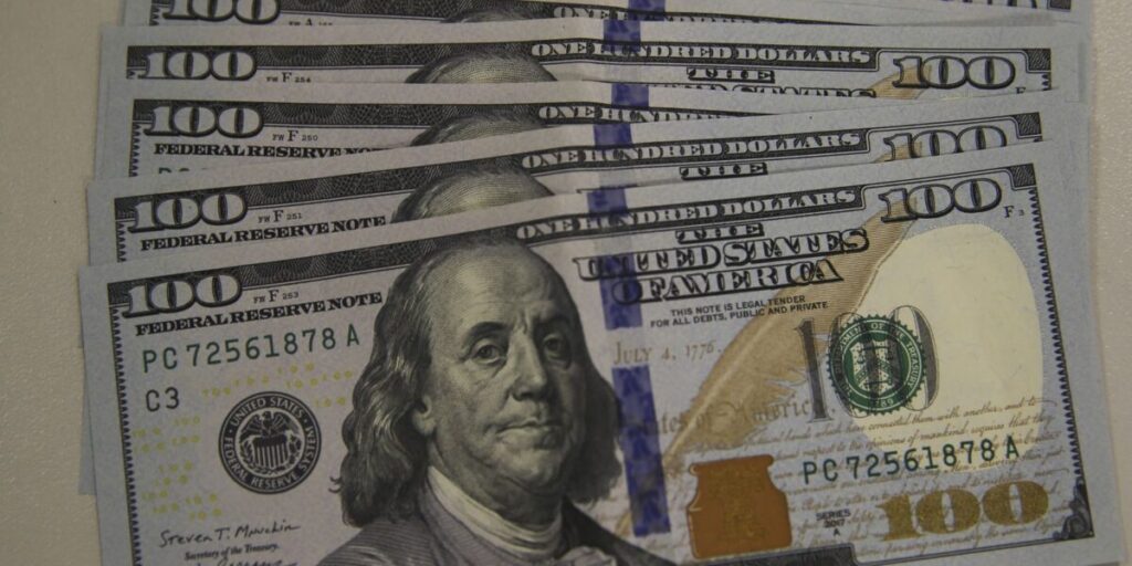 Dólar fecha a R$ 5,089 e bolsa cai pela 4ª sessão 7 Dólar cai para R$ 5,08, e bolsa recua pela quarta vez consecutiva