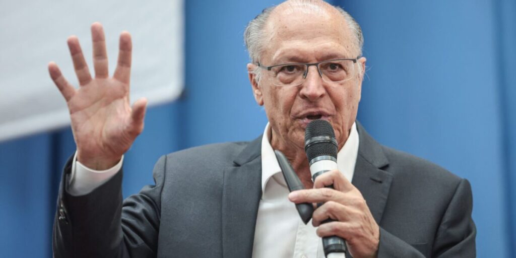 Alckmin critica Milei por ofensas e “intromissão” 4 Alckmin diz que Milei presta desserviço à Argentina