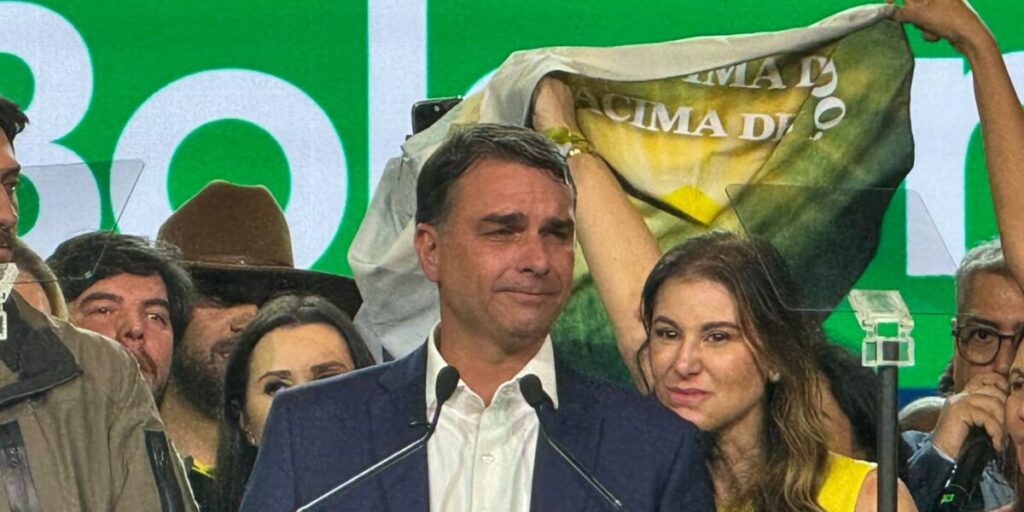 PL confirma Flávio Bolsonaro como candidato ao Planalto 4 PL oficializa candidatura de Flávio Bolsonaro à Presidência