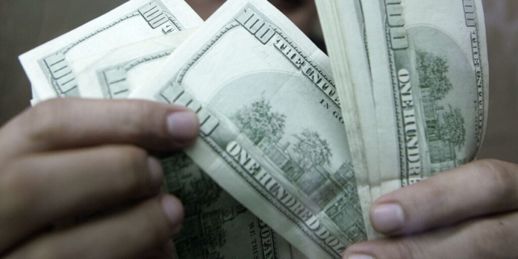 Dólar fecha a R$ 5,069 e cai 1,82% em julho 8 Dólar fecha estável, mas acumula queda de 1,82% em julho
