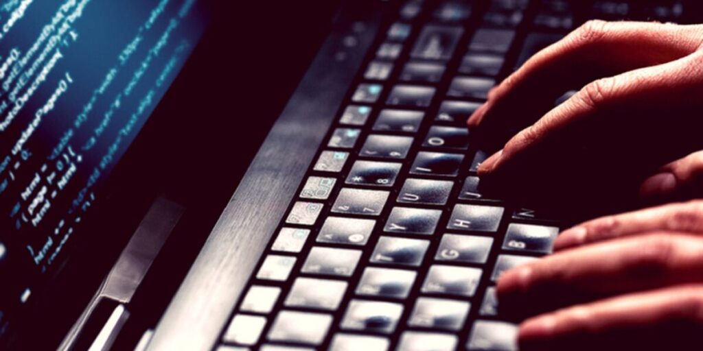 Levantamento aponta 544 golpes com Desenrola nas redes 3 Falsos anúncios sobre Desenrola Brasil enganam usuários nas redes