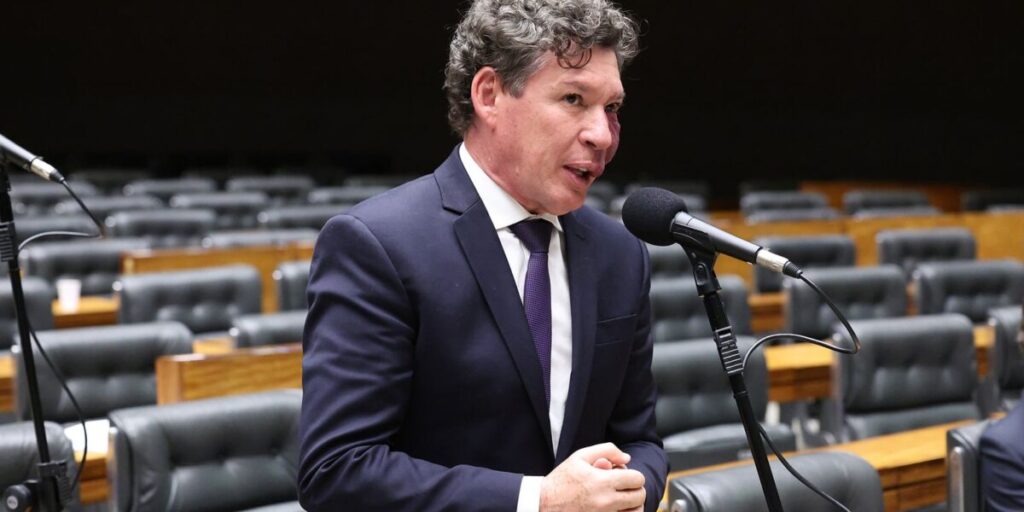 Hugo Motta indica Reginaldo Lopes para comissão da MP 4 Hugo Motta indica presidente da comissão da MP da Taxa das Blusinhas