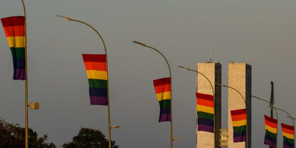 Candidaturas LGBT+ batem recorde nas eleições 2026 5 Candidaturas LGBT+ têm recorde em 2026 e se espalham por mais partidos