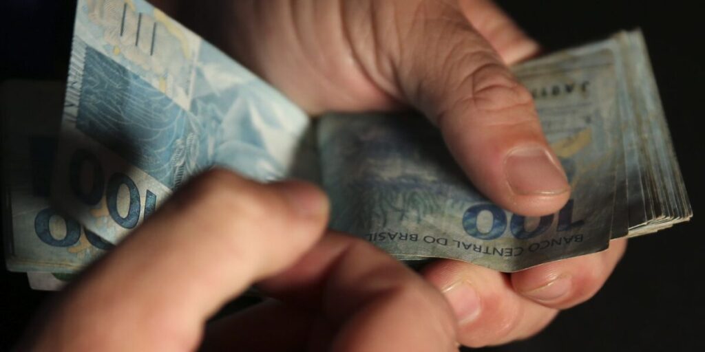 Dívida Pública Federal sobe 0,22% e chega a R$ 9,288 tri 7 Dívida Pública sobe 0,22% em julho e supera R$ 9,2 trilhões