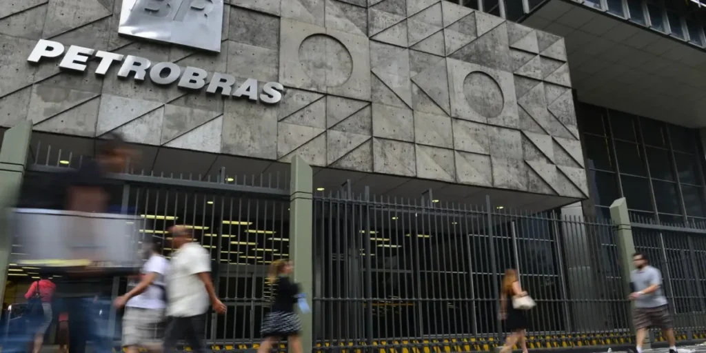 Petrobras fecha contrato de GNL dos EUA por 22 anos 7 Petrobras fecha acordo para comprar gás dos EUA por mais de 20 anos