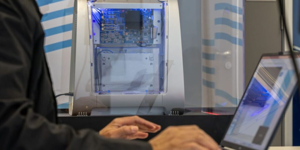 Senai passa a usar novo computador quântico educacional 1 Novo computador quântico educacional passa a ser usado no Senai