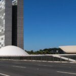 Votação da MP que zera "taxa das blusinhas" é adiada para terça