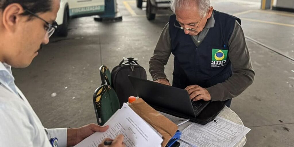 ANP multa distribuidoras em R$ 200 mi por alta abusiva 7 ANP aplicou R$ 200 milhões em multas por alta abusiva de combustíveis