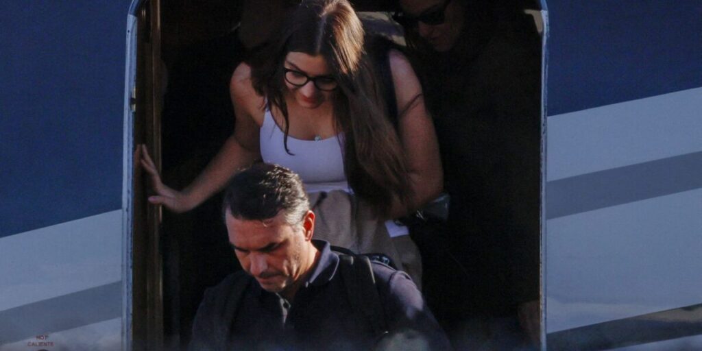 Flávio Bolsonaro chega aos Estados Unidos depois de fugir do Brasil