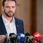 Previsão de superávit no Orçamento de 2027 está mantida, diz Durigan