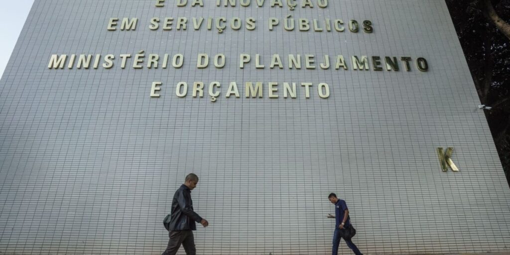 Governo quer remanejar R$ 20 bi no Orçamento 2027 8 Governo pretende realocar R$ 20 bilhões no Orçamento de 2027
